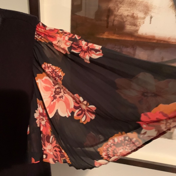 Ann Taylor factory top. Worn once - Picture 2 of 3